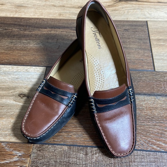 Trotters Francie Black and Brown Penny Loafers Size 10N Narrow - Picture 2 of 14